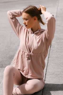 Supercomfort jaka ar rāvējslēdzēju Shenseea